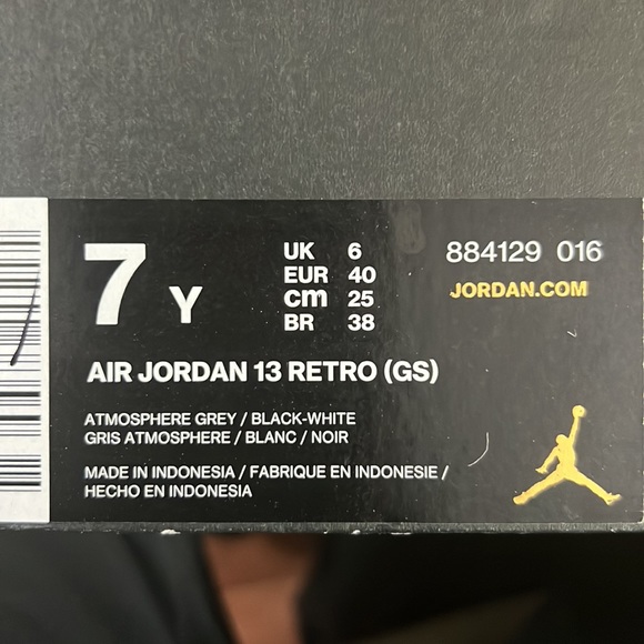 Nicely kept Air Jordan 13 Retro Sneakers M7/W9. Ready for school. - Picture 9 of 11